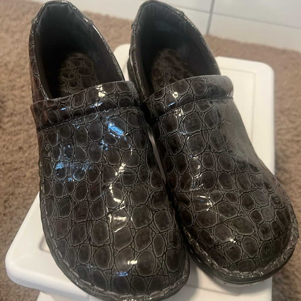 b.o.c clogs size 9/40.5 like new